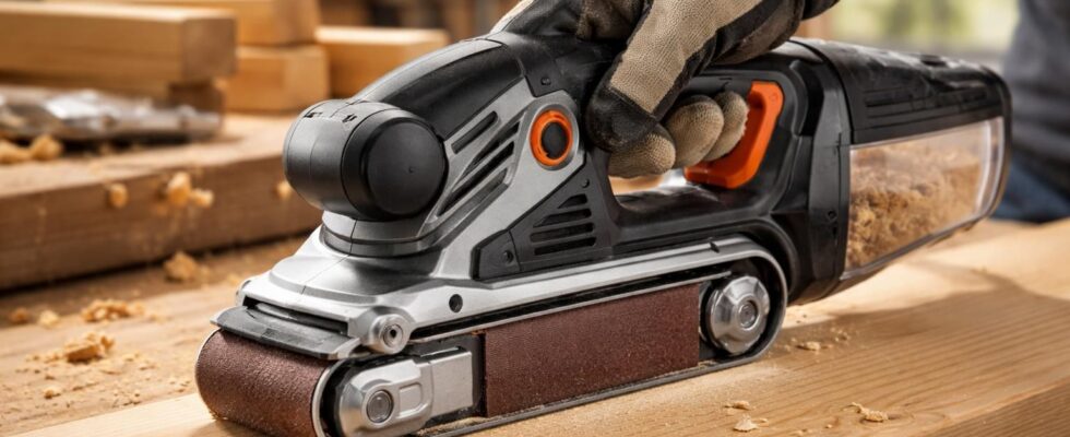 découvrez notre test complet de la ponceuse à bande lime black & decker ka902ek, une machine ultra précise idéale pour vos travaux de ponçage et de finition.