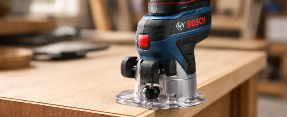 découvrez la bosch gkf 12v-8, l'affleureuse sans fil idéale pour des finitions précises et parfaites. compacte, puissante et facile à manier, elle vous assure un travail professionnel à chaque utilisation.