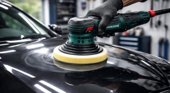découvrez la polisseuse parkside, l'outil idéal pour redonner facilement de l'éclat à votre voiture et lui retrouver son aspect neuf en un rien de temps.